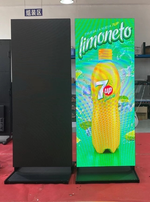 Assoalho que está o tela táctil dos sinais do cartaz do diodo emissor de luz P2 para a mostra video