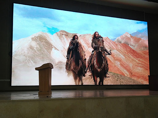 Brilho 4mm Pitch Indoor LED Screen 128 X 128 Pixels Resolução do gabinete