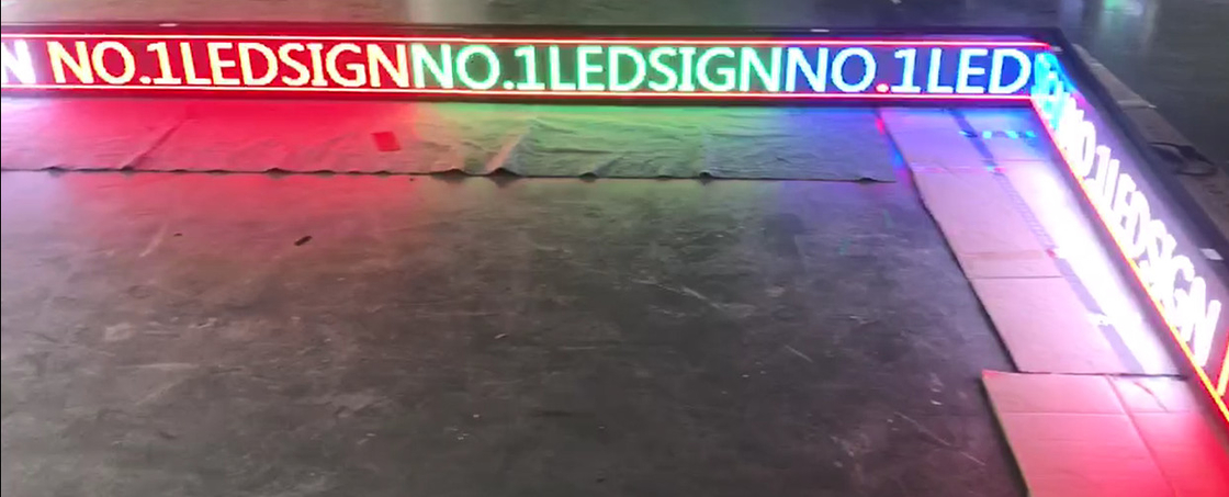 A exposição interna da janela do diodo emissor de luz de P3 RGB assina Semioutdoor para a decoração da loja